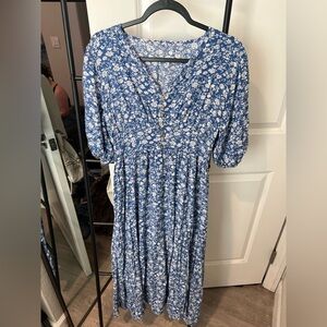 Short sleeve blue and white flower dress
